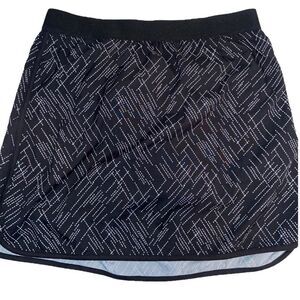 Emerald 18 black and white pattern athletic golf skort
